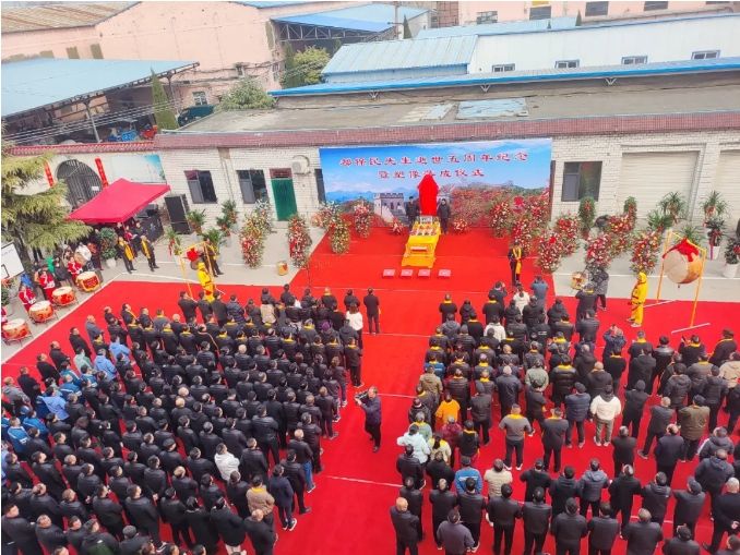 傳承美德 弘揚(yáng)精神——都氏集團(tuán)老董事長(zhǎng)都保民先生塑像落成